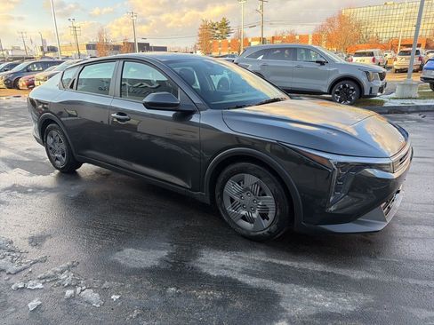 New 2025 Kia K4 FWD image 4