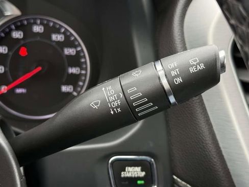 Used 2023 GMC Acadia SLT image 25