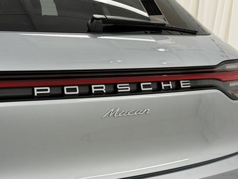 Certified 2025 Porsche Macan image 57