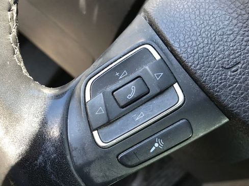 Used 2011 Volkswagen Jetta SE FWD image 10