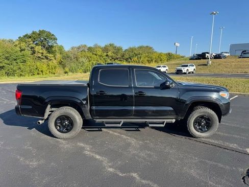 Used 2021 Toyota Tacoma SR w/ SR Convenience Package image 2