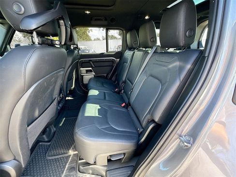 Used 2023 Land Rover Defender 130 SE image 27