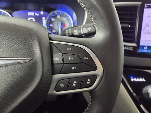 Certified 2024 Chrysler Pacifica Touring-L image 22