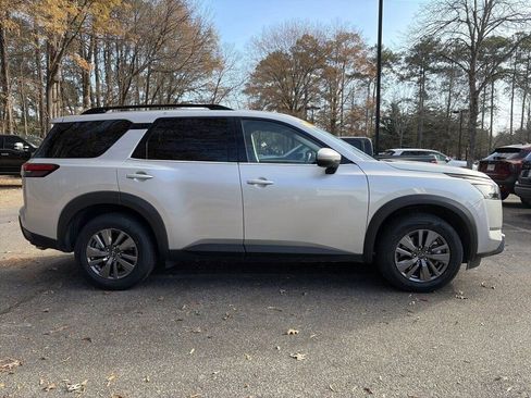 Certified 2025 Nissan Pathfinder SV image 6