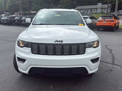 Used 2019 Jeep Grand Cherokee Altitude AWD/4WD image 3