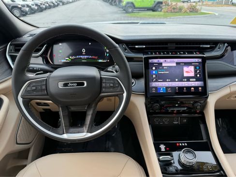 Used 2023 Jeep Grand Cherokee 4WD 4xe image 14