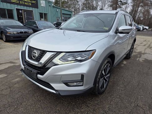 Used 2017 Nissan Rogue SL w/ SL Premium Package image 4