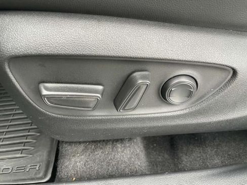 Used 2023 Toyota Highlander XLE image 14