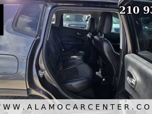 Used 2019 Jeep Compass Latitude FWD image 18