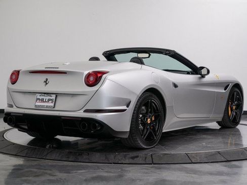 Used 2016 Ferrari California T image 13