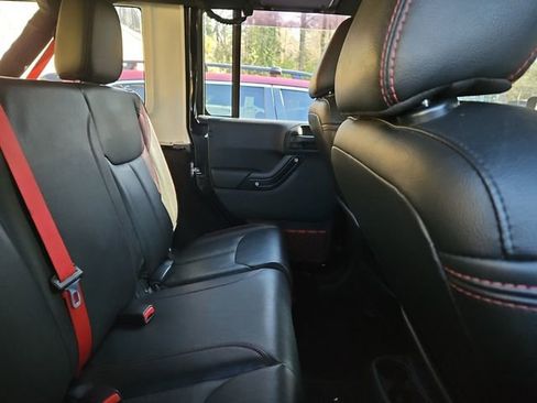 Used 2017 Jeep Wrangler Unlimited Rubicon image 9