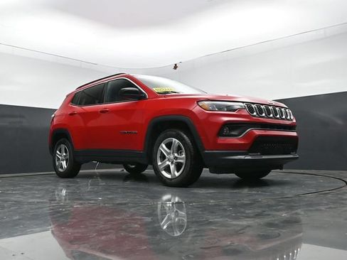 Used 2024 Jeep Compass Latitude AWD/4WD image 38