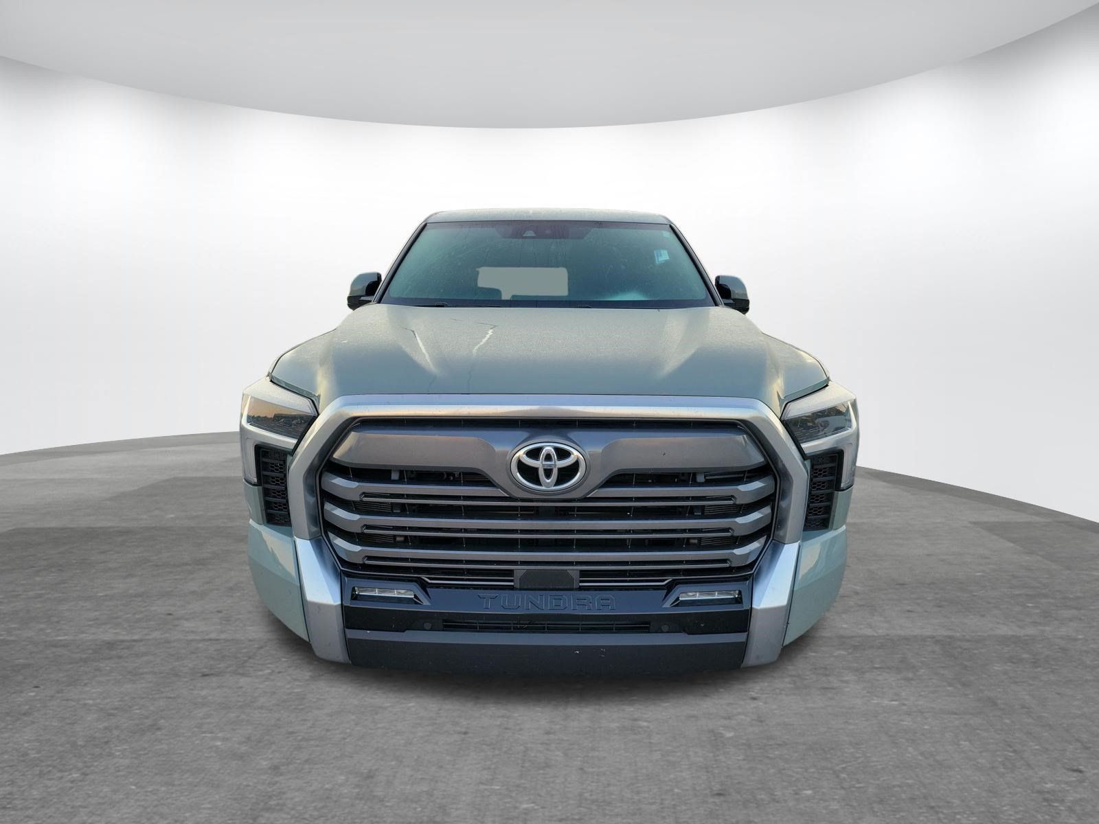 Used 2025 Toyota Tundra Limited AWD/4WD image 2