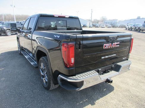 New 2026 GMC Sierra 1500 SLT image 9