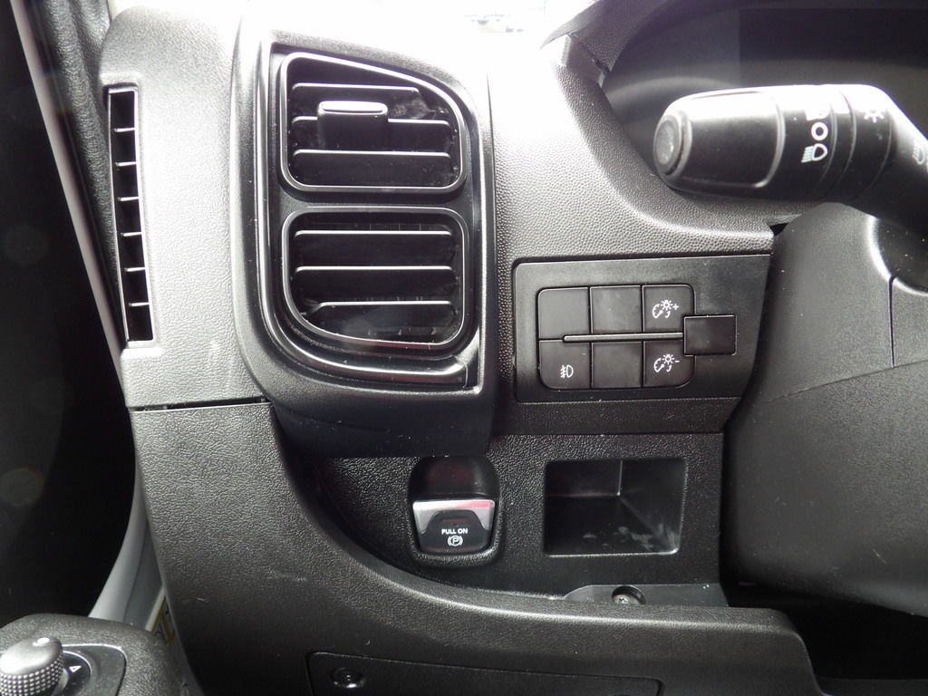 Used 2023 RAM ProMaster 2500 w/ Driver Convenience Group FWD image 19