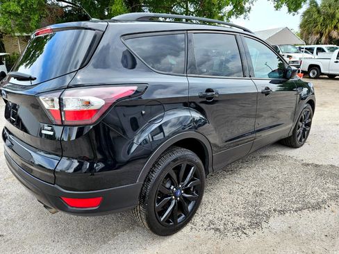 Used 2017 Ford Escape SE w/ SE Sport Appearance Package image 4