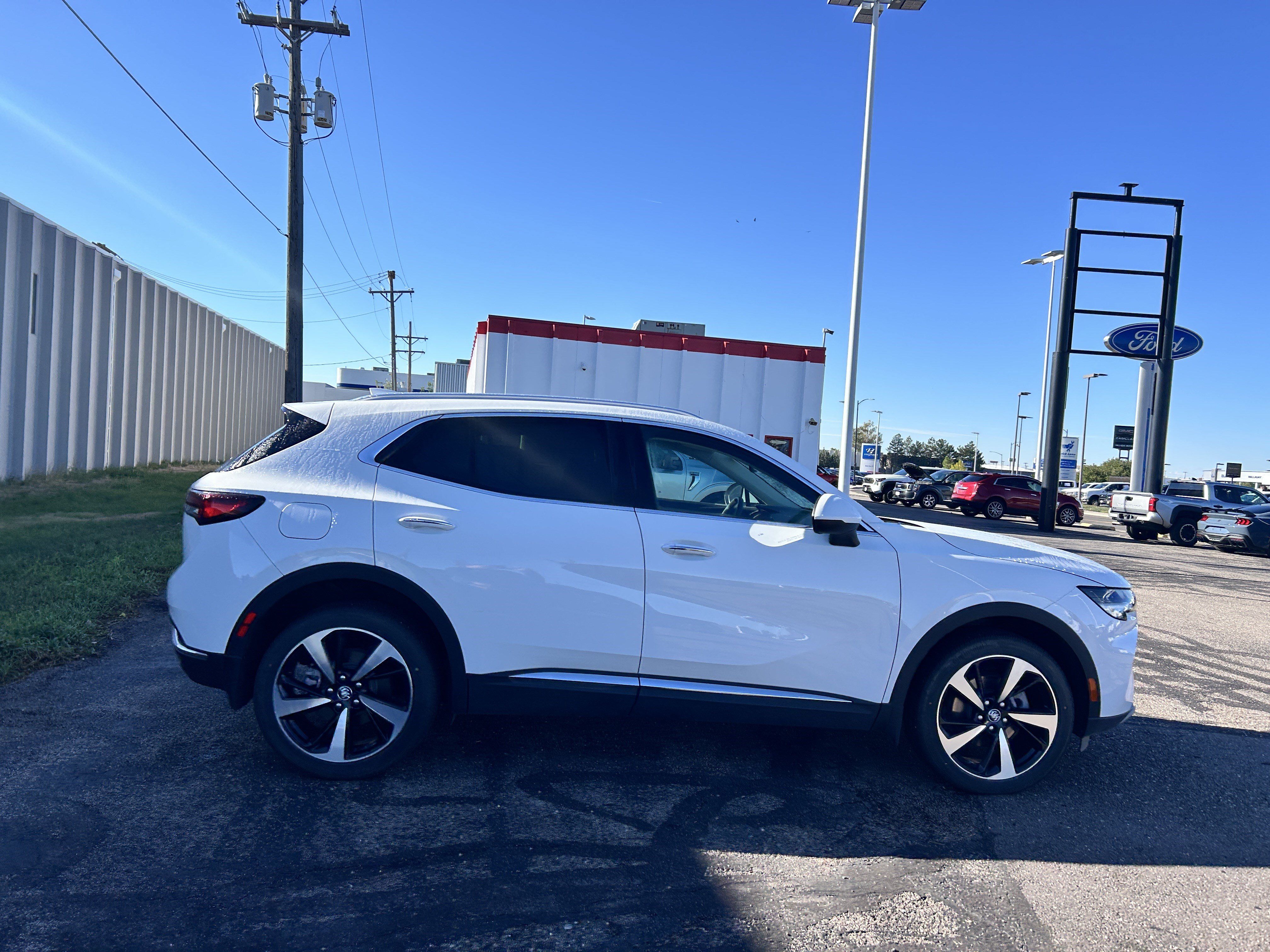 Used 2022 Buick Envision Essence w/ Safety Package AWD/4WD image 6
