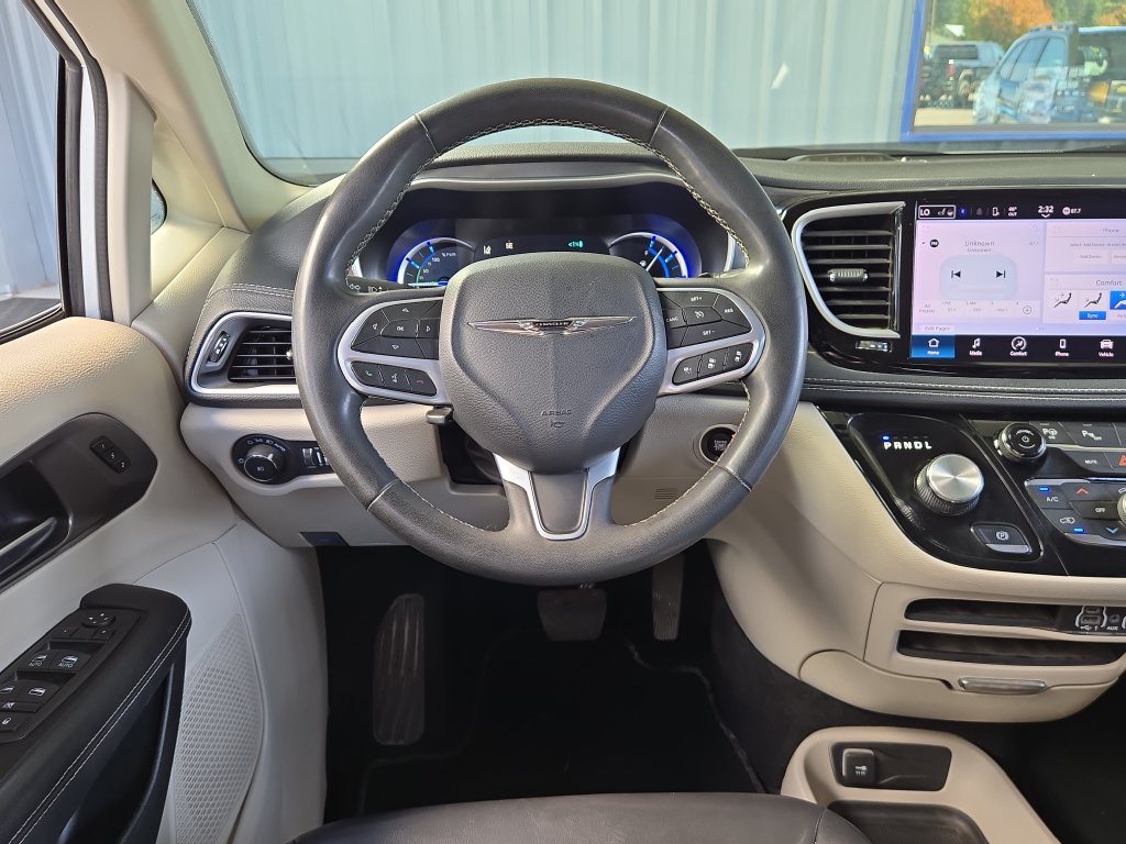 Used 2023 Chrysler Pacifica Touring-L FWD image 20