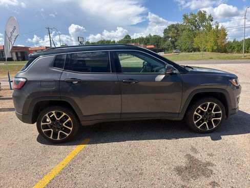 Used 2017 Jeep Compass Limited w/ Navigation Group AWD/4WD image 10