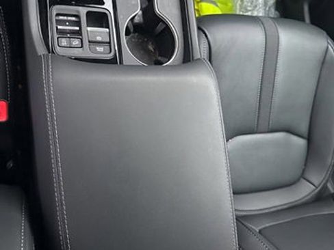 Used 2025 Honda Pilot Touring image 13