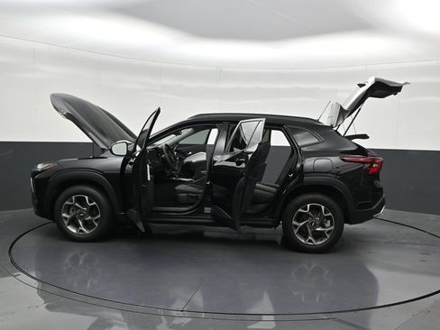 Used 2025 Chevrolet Trax LT FWD image 33