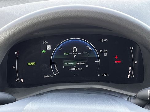 Used 2025 Toyota Camry LE image 10