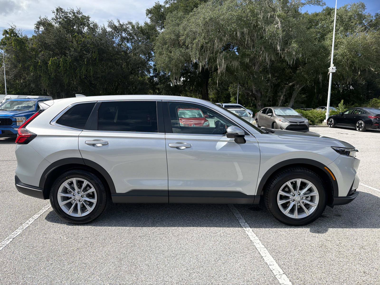 Used 2023 Honda CR-V EX-L image 3
