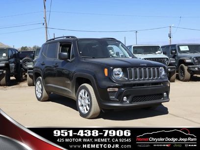 New 2023 Jeep Renegade Latitude w/ Sun & Fun Group
