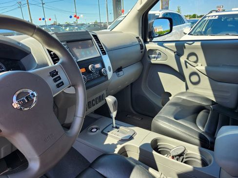 Used 2020 Nissan Frontier SV w/ Midnight Edition Floor Mats AWD/4WD image 8