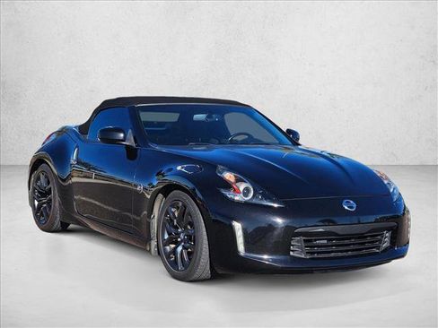 Used 2019 Nissan 370Z Roadster image 3