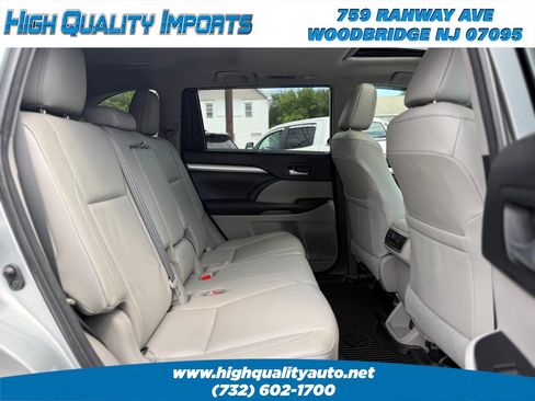 Used 2018 Toyota Highlander XLE AWD/4WD image 22
