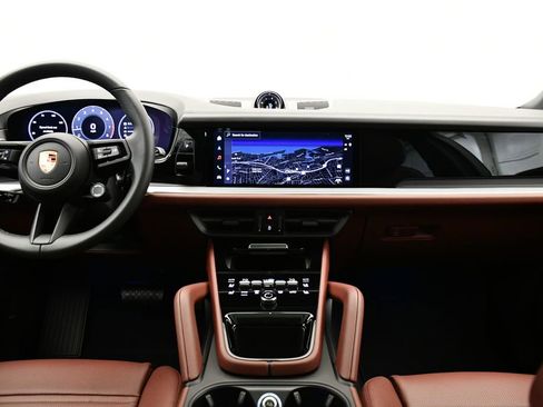 Certified 2025 Porsche Cayenne image 22