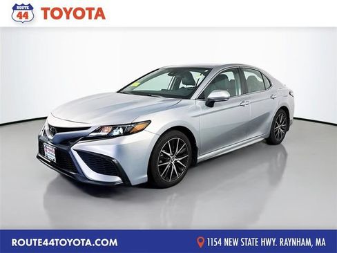Used 2023 Toyota Camry SE w/ Cold Weather Package FWD image 1