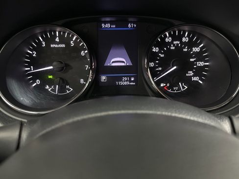 Used 2018 Nissan Rogue SV w/ Premium Package image 25