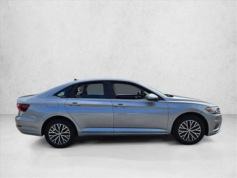 Used 2020 Volkswagen Jetta SE w/ SE Cold Weather Package image 4