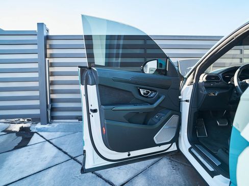 Used 2021 Lamborghini Urus image 27