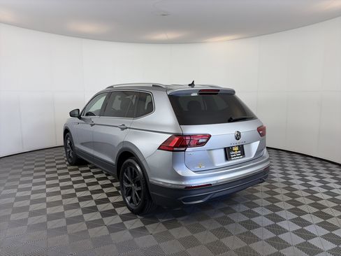 Used 2024 Volkswagen Tiguan SE FWD image 9