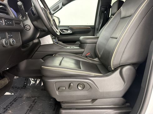 Used 2024 Chevrolet Suburban Premier RWD image 5