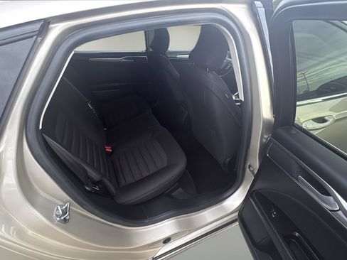 Used 2017 Ford Fusion SE image 14