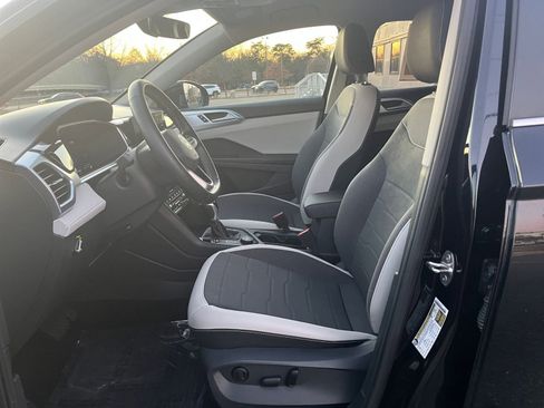 Used 2025 Volkswagen Taos SE image 23