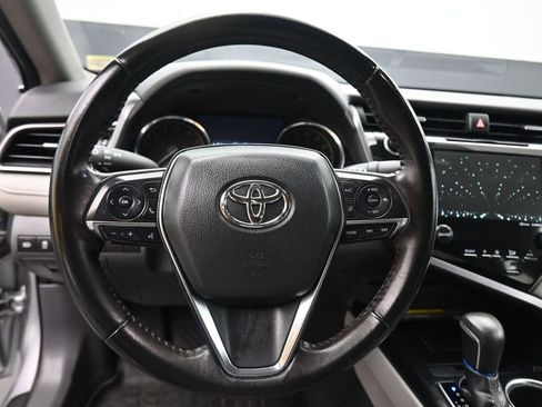 Used 2019 Toyota Camry XLE image 14
