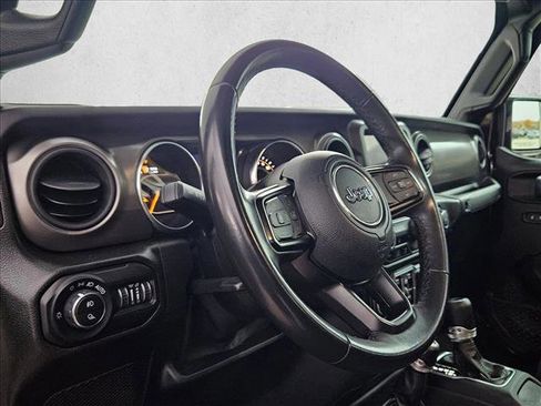 Used 2022 Jeep Gladiator Willys image 9