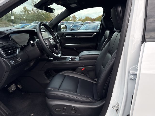 Used 2026 GMC Acadia Elevation w/ Elevation Premium Package FWD image 19