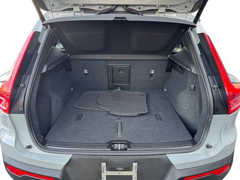 Certified 2025 Volvo XC40 B5 Plus image 5
