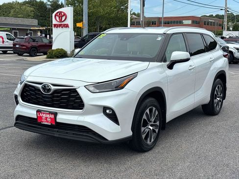 Used 2022 Toyota Highlander XLE AWD/4WD image 5