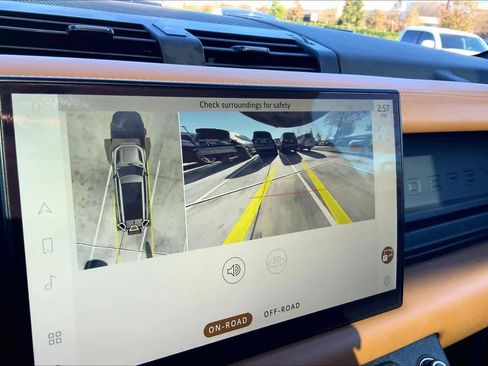 Used 2023 Land Rover Defender 130 X-Dynamic SE image 27