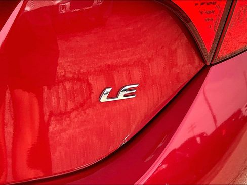 Used 2015 Toyota Corolla LE FWD image 8
