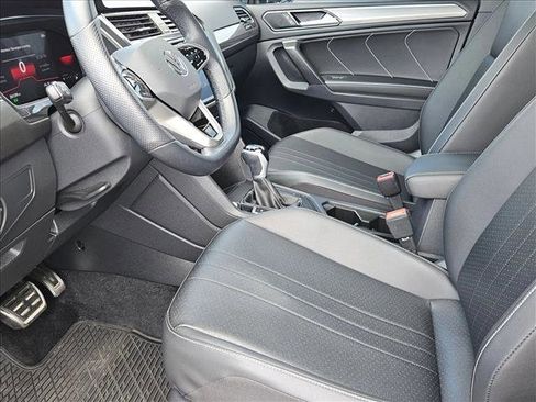 Used 2023 Volkswagen Tiguan SE R-Line image 15