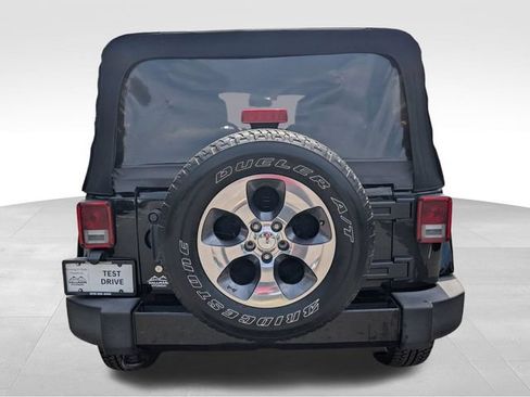 Used 2016 Jeep Wrangler Unlimited Sahara w/ Connectivity Group AWD/4WD image 7