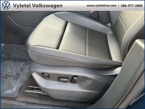 Used 2023 Volkswagen Atlas Cross Sport SE image 19